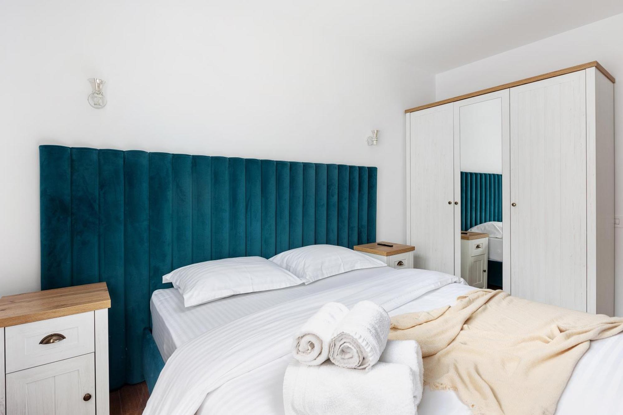 Peak Aparthotel - Old Town - By Cityhost Braşov Extérieur photo