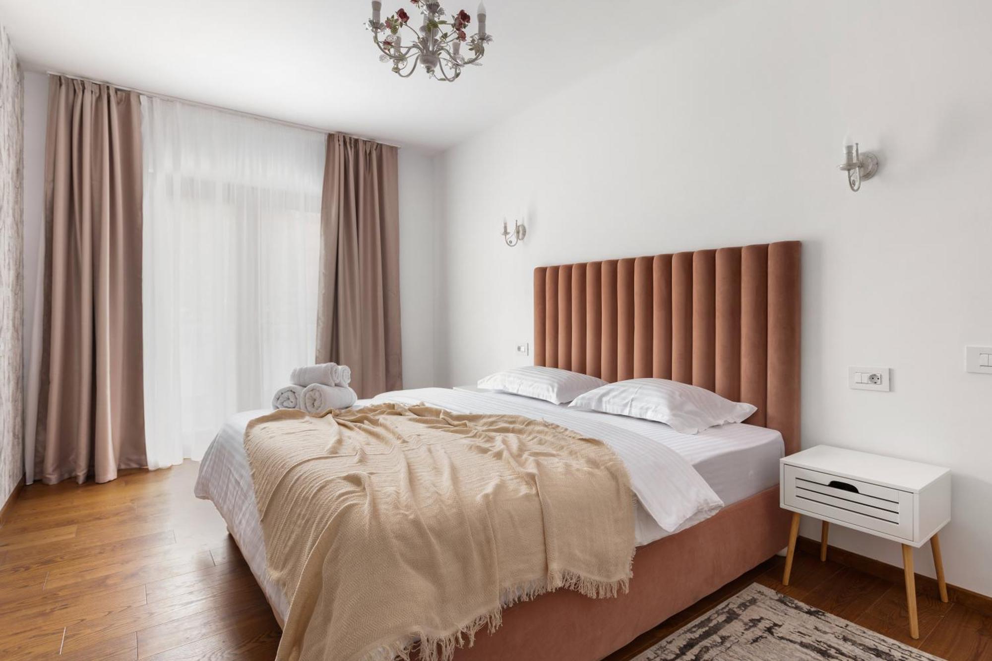 Peak Aparthotel - Old Town - By Cityhost Braşov Extérieur photo