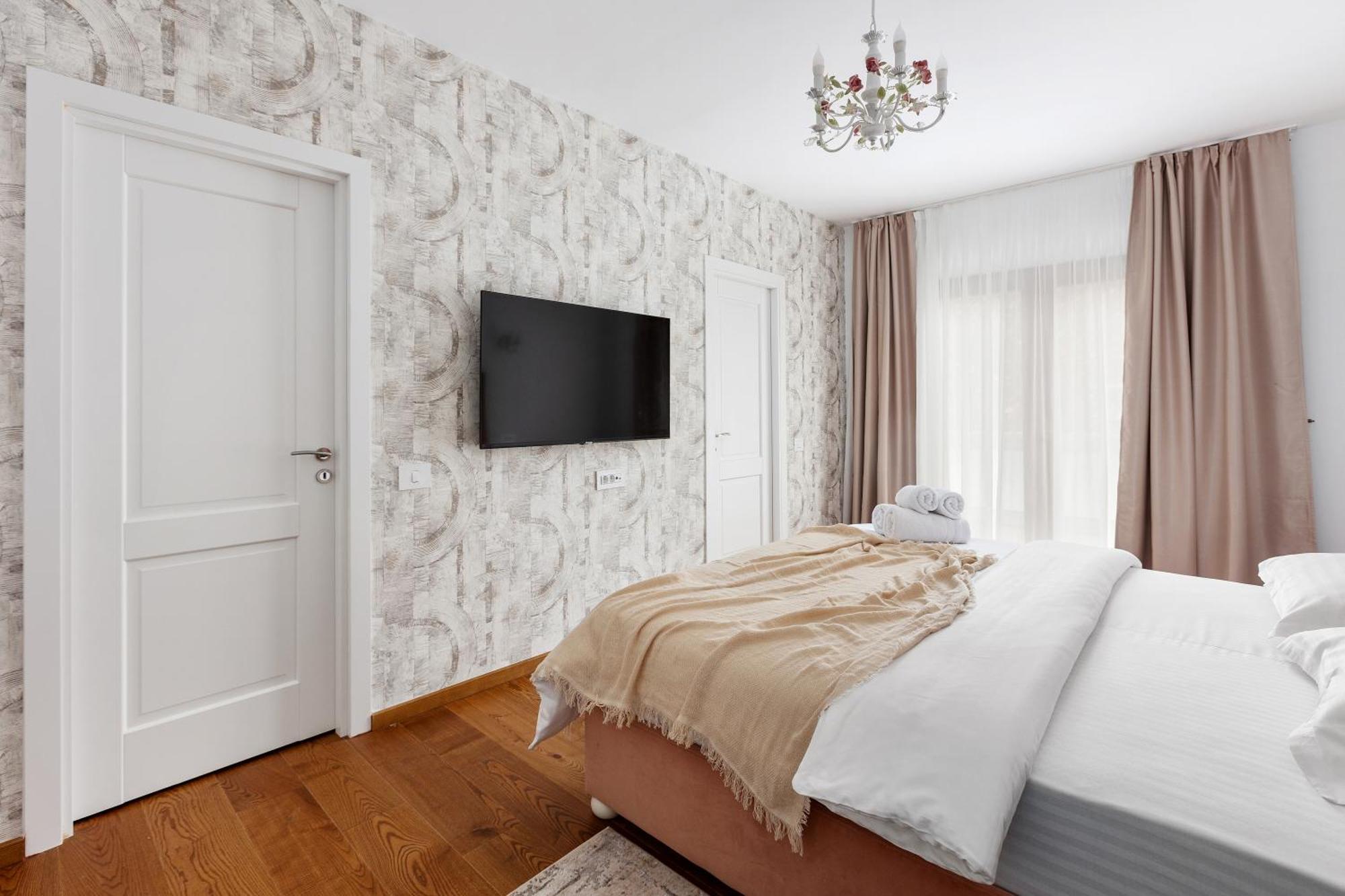 Peak Aparthotel - Old Town - By Cityhost Braşov Extérieur photo
