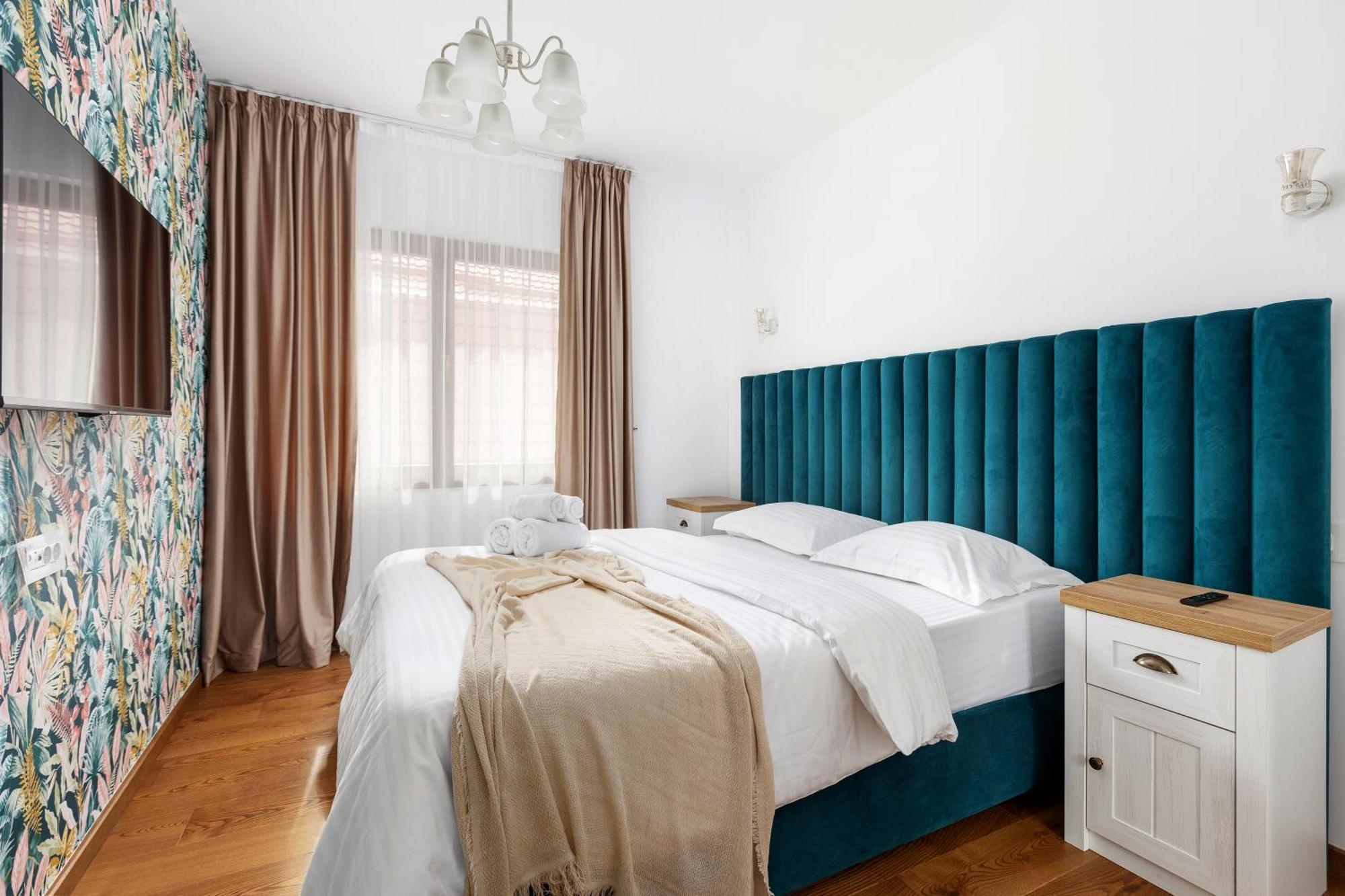 Peak Aparthotel - Old Town - By Cityhost Braşov Extérieur photo