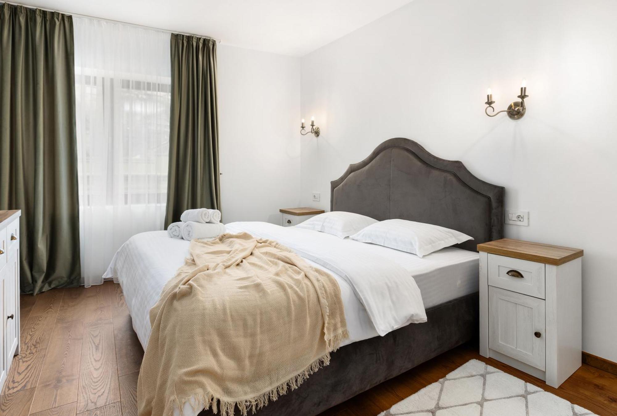Peak Aparthotel - Old Town - By Cityhost Braşov Extérieur photo