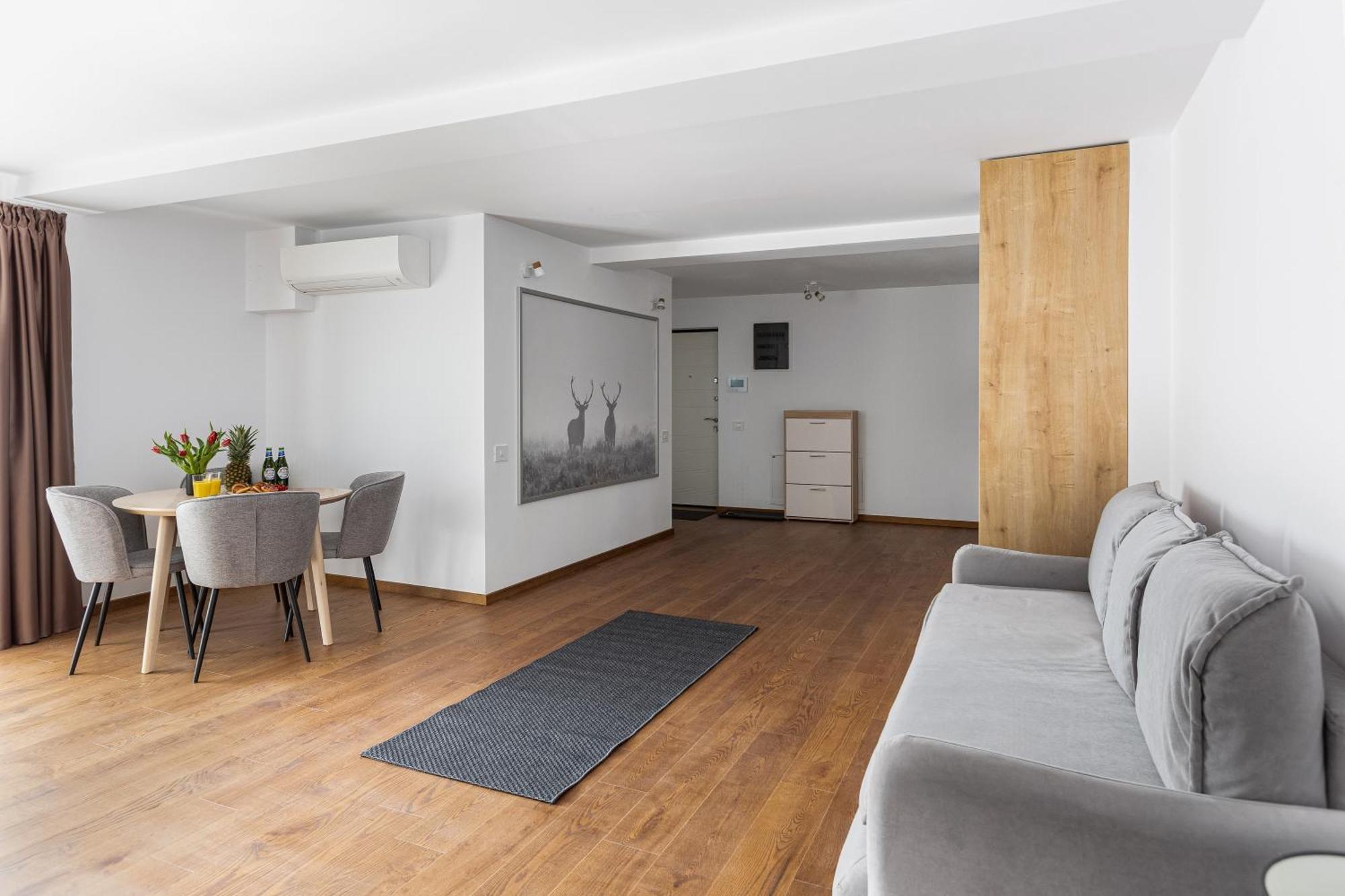 Peak Aparthotel - Old Town - By Cityhost Braşov Extérieur photo