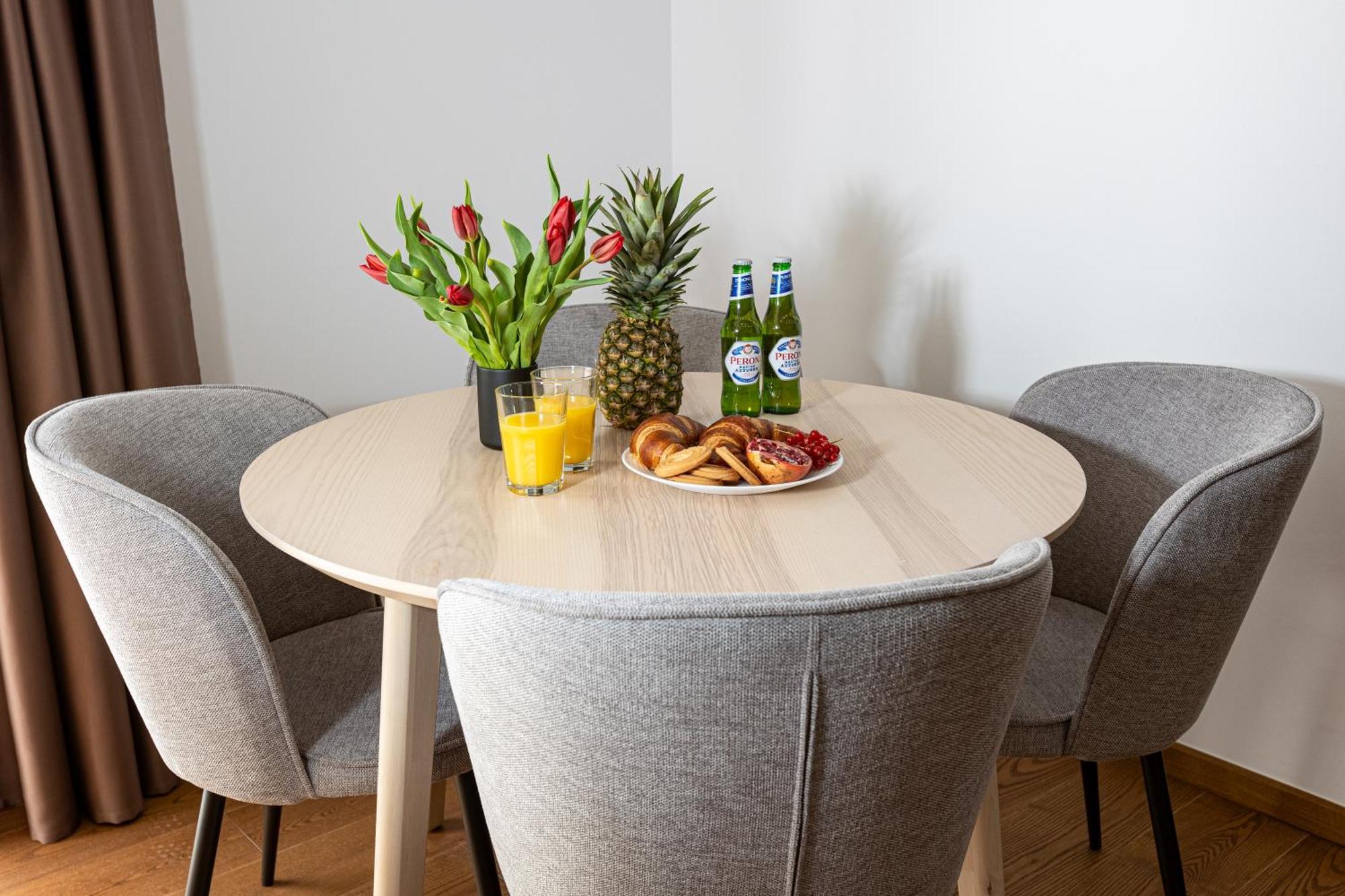 Peak Aparthotel - Old Town - By Cityhost Braşov Extérieur photo