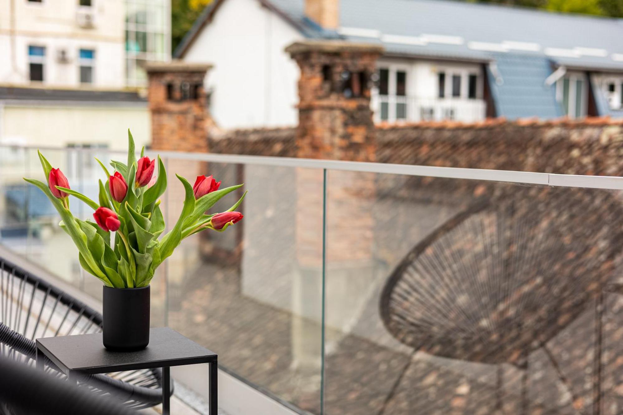 Peak Aparthotel - Old Town - By Cityhost Braşov Extérieur photo