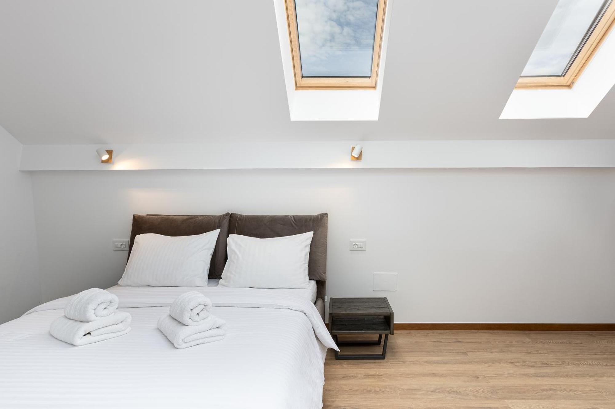 Peak Aparthotel - Old Town - By Cityhost Braşov Extérieur photo
