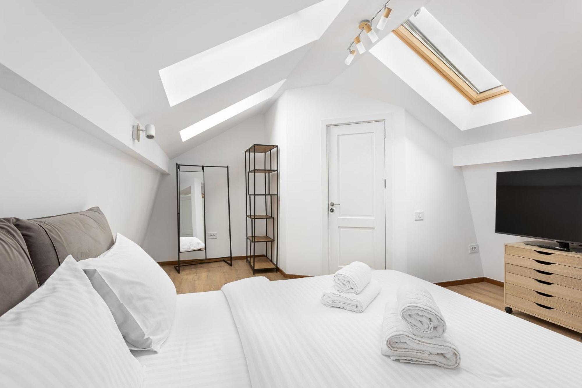 Peak Aparthotel - Old Town - By Cityhost Braşov Extérieur photo