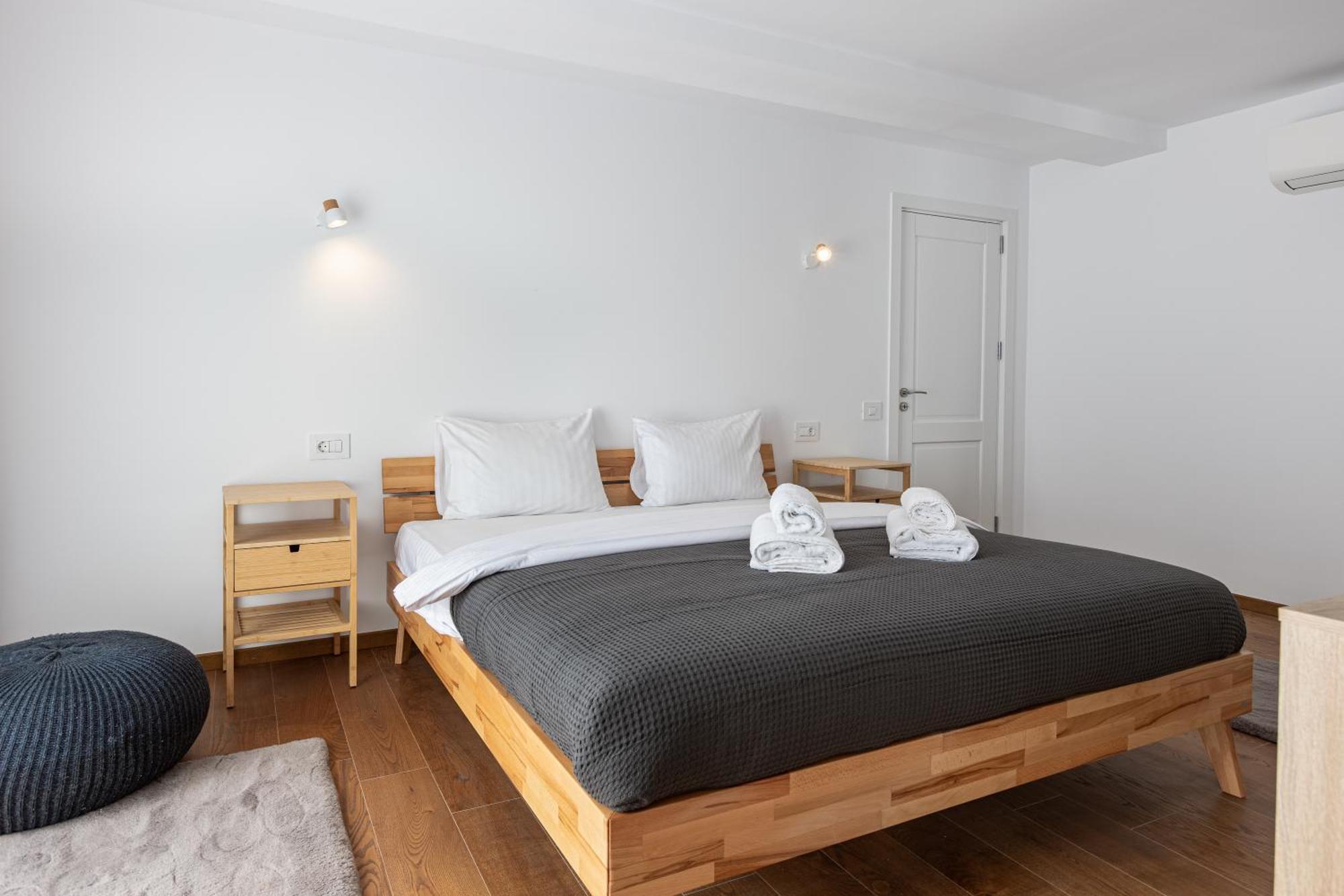Peak Aparthotel - Old Town - By Cityhost Braşov Extérieur photo