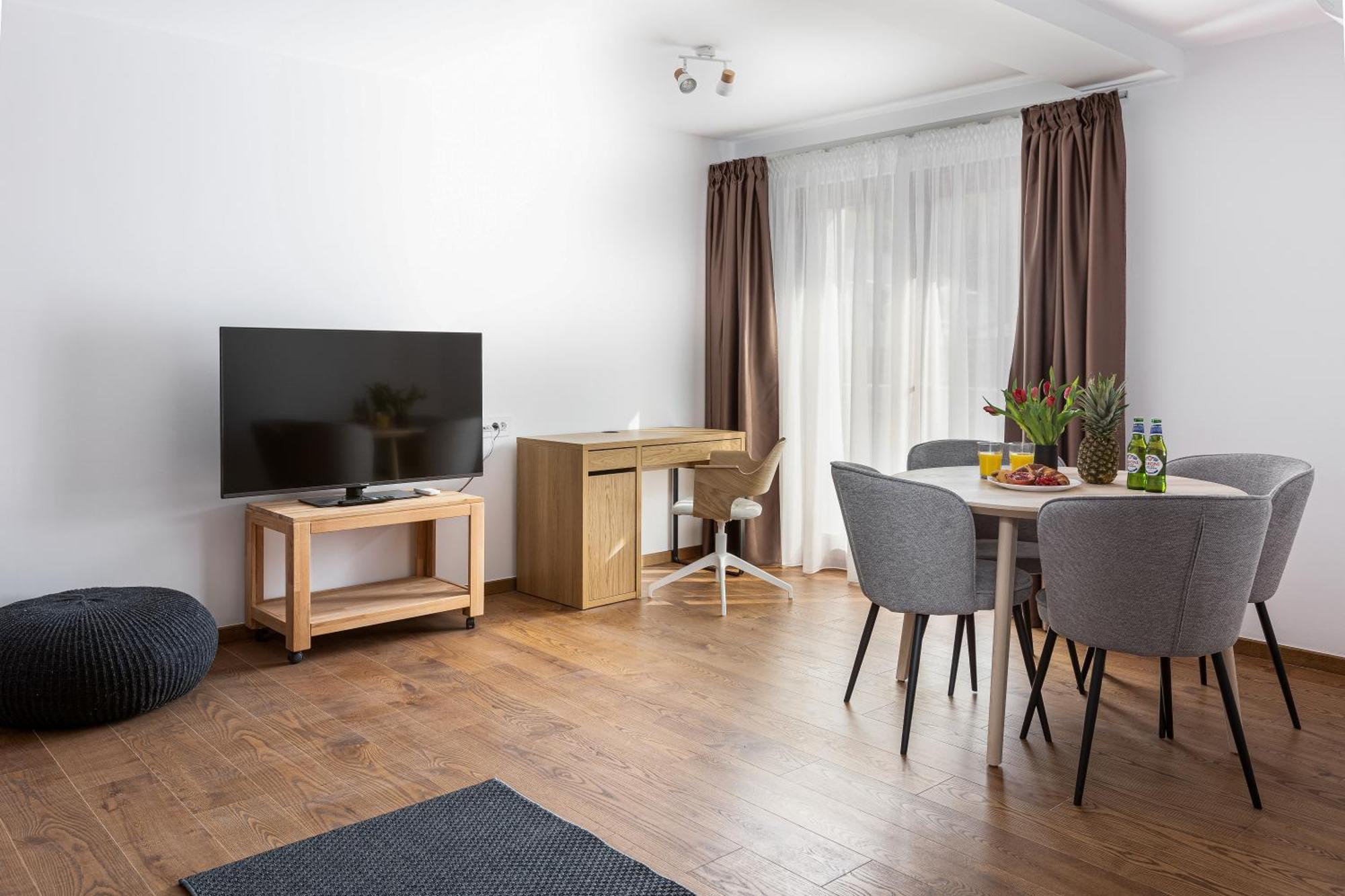 Peak Aparthotel - Old Town - By Cityhost Braşov Extérieur photo
