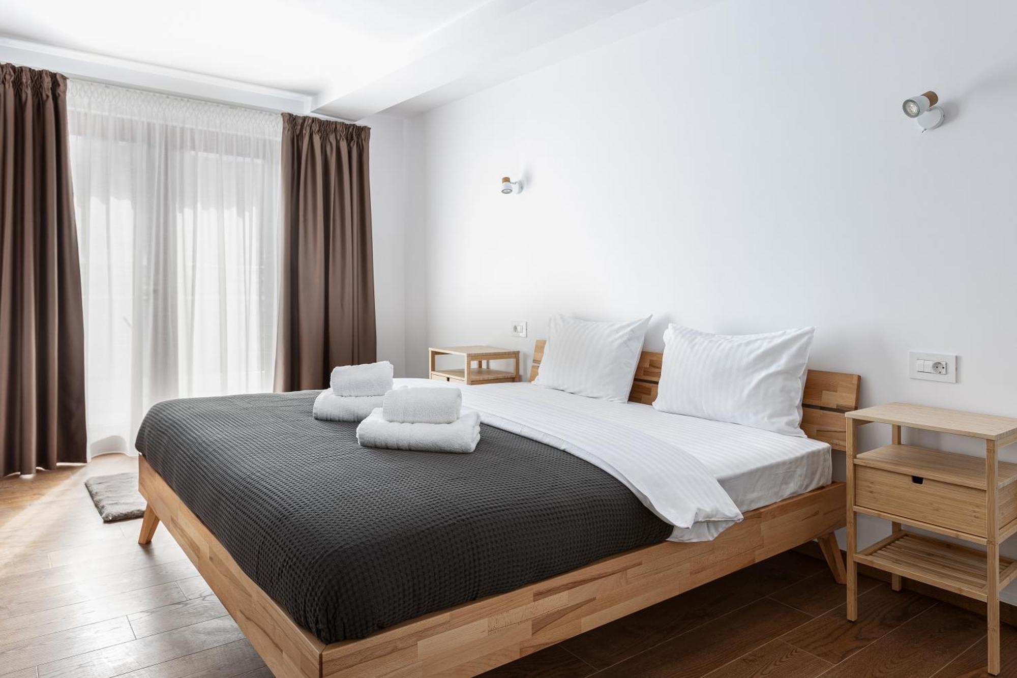 Peak Aparthotel - Old Town - By Cityhost Braşov Extérieur photo