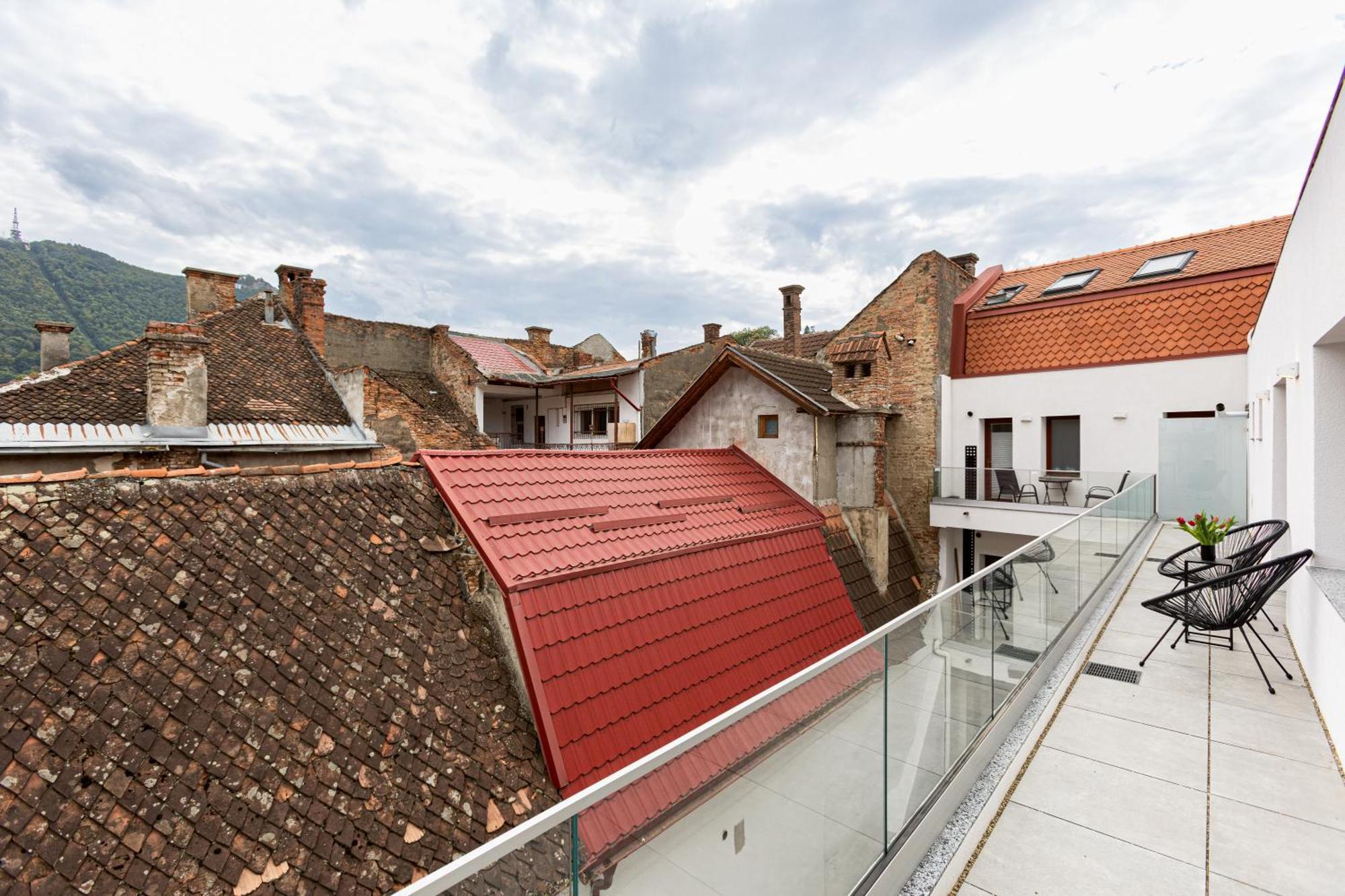 Peak Aparthotel - Old Town - By Cityhost Braşov Extérieur photo